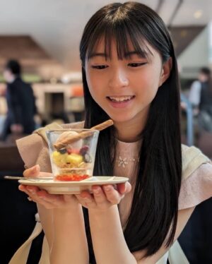 Nao Osato Instagram - お出かけしてゆっくり過ごしてたよ〜🙌🏻
スイーツも美味しかった🍨
今日は結構暑かったね🥹☀️

#暑かった #お出かけ #ゆっくり過ごす休日 #大里菜桜