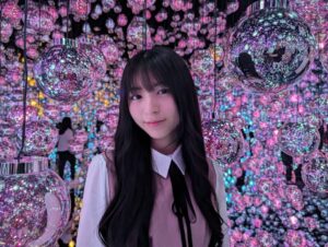 Nao Osato Instagram - 麻布台ヒルズにできている
チームラボに行ってきました✨
街がオシャレで素敵だったし、今回の作品も五感を刺激する楽しくて新しいものがあってあっという間の時間でした🌸
可愛い妹と一緒に！

#チームラボ#花の香り#麻布台ヒルズ##大里菜桜