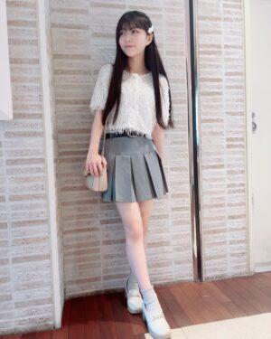 Nao Osato Instagram - この前の全身バージョン
もふもふな服が着られる季節🫶🏻
この服着てたら小学1年生の時に教室の中で飼ってたうさぎを思い出しました🐰

#うさぎ#もふもふ#秋服#大里菜桜