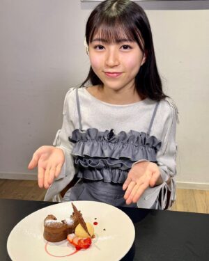 Nao Osato Instagram - 明日2月27日の朝6時50分頃から放送予定
めざましテレビのイマドキコーナーでは、
あったかチョコスイーツ🍫を紹介します☺️

菜桜の大好きなチョコスイーツに囲まれて幸せ！
少し早起きして見てもらえたら嬉しいです。

#あったかチョコ#チョコスイーツ#めざましテレビ#イマドキ#イマドキガール#大里菜桜#16歳 #高校生