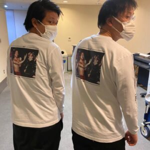 Naoki Inada Instagram - 後輩のダブルアートのタグのTシャツ作りました。
ダブルアートのグッズではありませんし販売もしないのに後輩でTシャツ作り始めましたわ。それを普通にきてますわ。
もうわけわかりませんわ。

#ダブルアート
#タグ