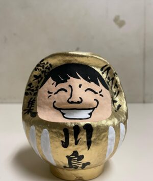 Naoki Inada Instagram - 新春ラヴィット

#若槻千夏 さんからのお土産。
ストリートジャックとかスマート見てた頃に若槻さんからお土産貰えるとはおもってなかったなぁ👀
#麒麟川島 さんのダルマ。
かわゆい❤️

可愛くて中に入っちゃった👁👁

#ラヴィット
#総力結集