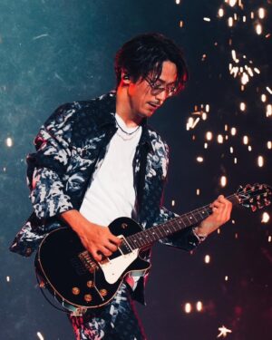 Naoki Kobayashi Instagram - 🎸🎸🎸🔥

OSAKA DAY2 THANK YOU🙏
Tomorrow will be the last show of #JSB_LAND…🗿
明日は全部出し切りましょう🔥

#大阪#京セラドーム