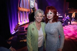 Naomi Judd Instagram - Wow – what an honor to be a Guest Announcer on the Grand Ole Opry over the weekend! It was so nice to see friends like Jeannie Seely, Jamey Johnson and so many more. And thanks to all the fans who came to our book signing. Saw lots of familiar faces!