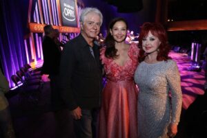 Naomi Judd Instagram - Wow – what an honor to be a Guest Announcer on the Grand Ole Opry over the weekend! It was so nice to see friends like Jeannie Seely, Jamey Johnson and so many more. And thanks to all the fans who came to our book signing. Saw lots of familiar faces!