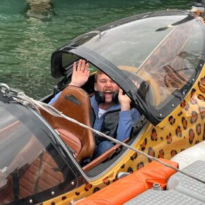 Naomi Simson Instagram - I wanted a holiday of a life time and that’s what we got thanks for helping me organize this family trip! @everything.newzealand @evolverentalsnz we did it all! #helicopter #horseriding #hydroattack #jetboat #biking #spa #offroad #clayshooting #winetasting #arttour #cruise and much more ❤️❤️❤️☺️