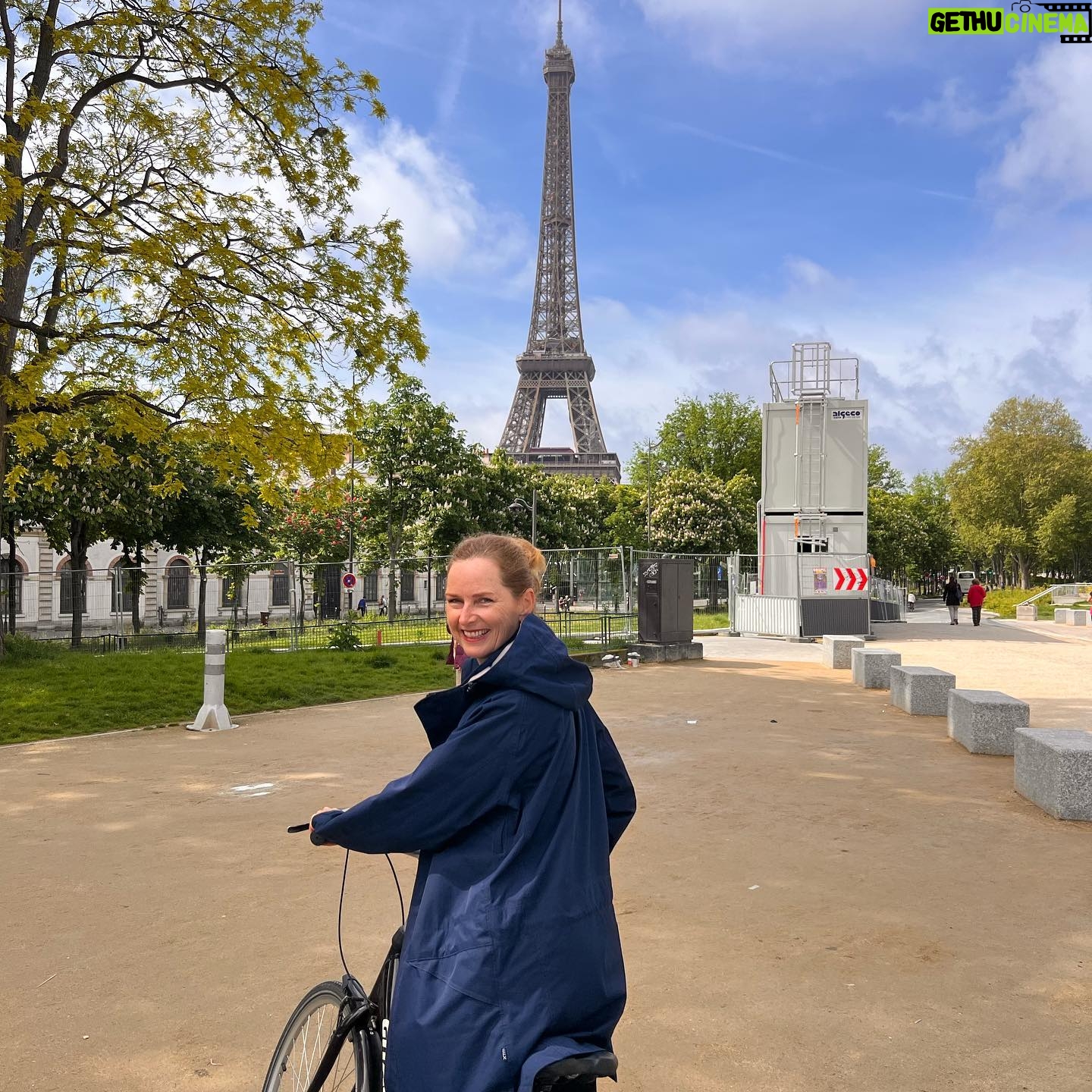 Naomi Simson - 114 Likes - A day of experiencing #paris by bike! 🇫🇷
