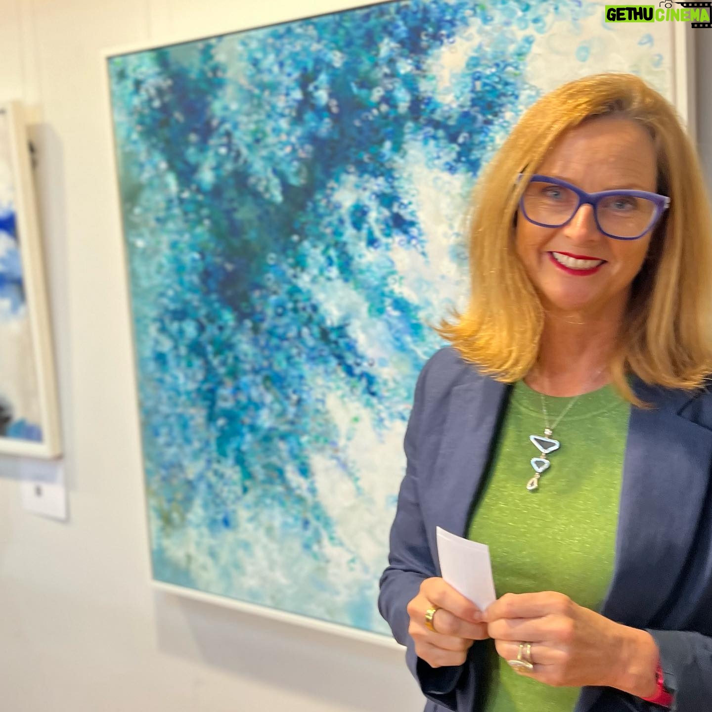 Naomi Simson - 96 Likes - My other life. 💚💙💚💙 showing at #theglebeartshow 🎨 #artist #australianart @naomisimsonart