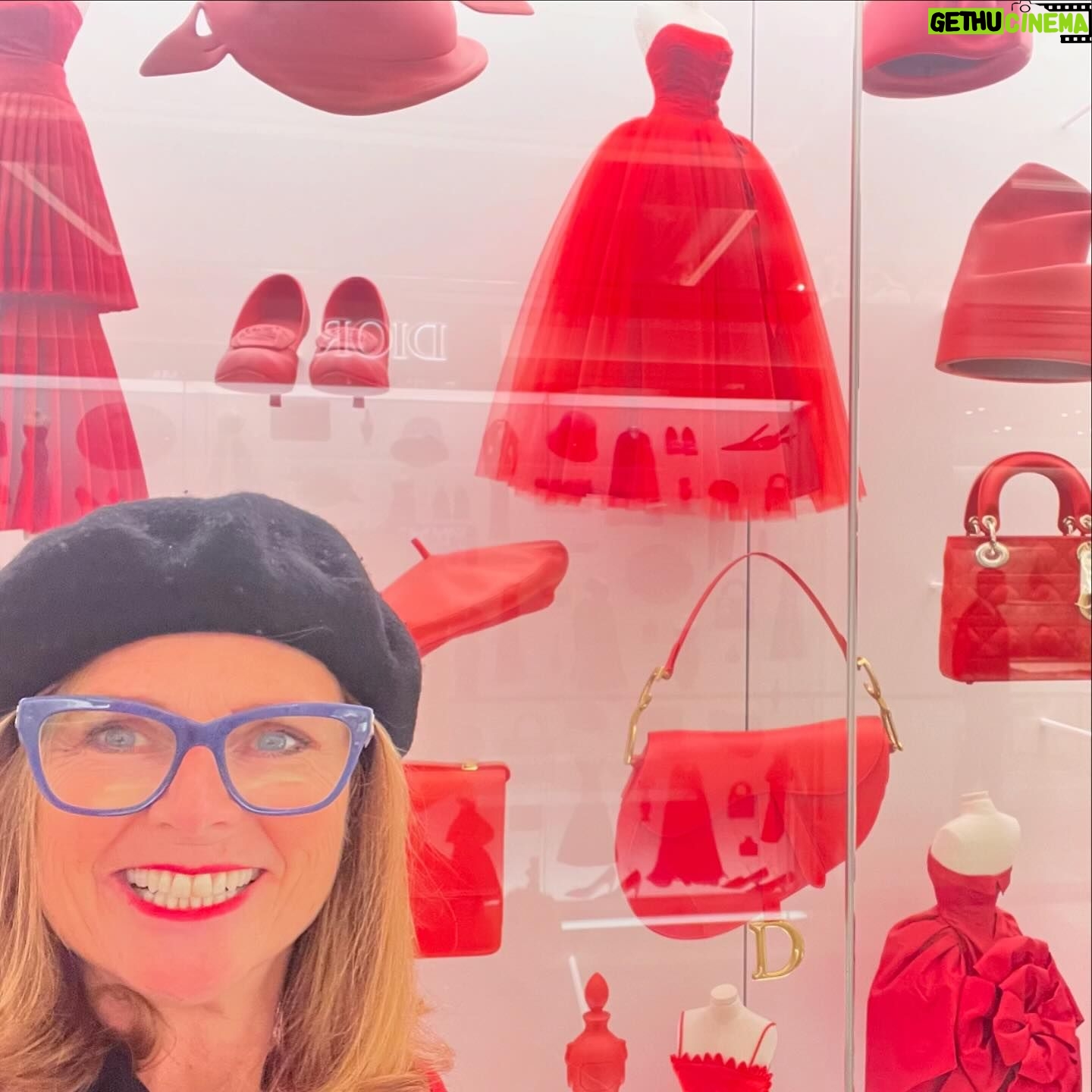 Naomi Simson - 64 Likes - London looking wonderful. #tate #harrods #soho 😎