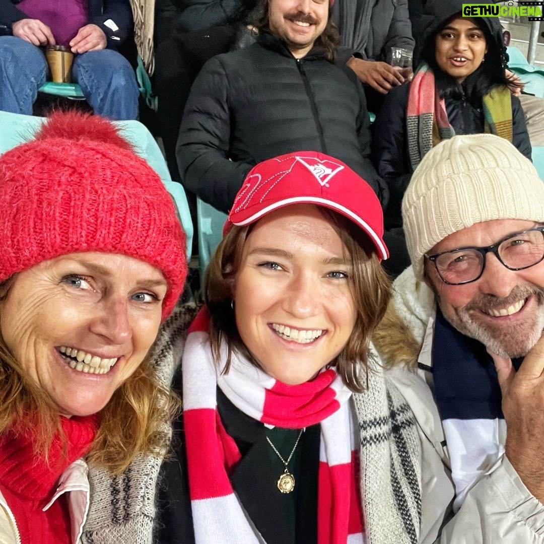 Naomi Simson - 76 Likes - Friday night footy! #family #proudlysydney #bloods #afl ♥️🤍♥️🤍
