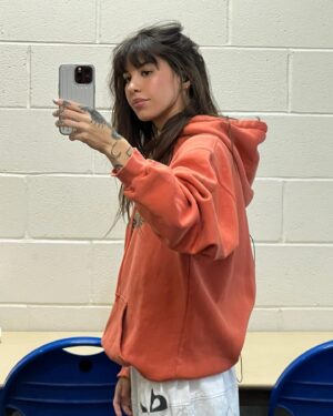Naomi Wild Instagram - 🧡