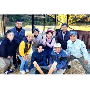 Naomi Zaizen Instagram - 🍙
昨年のお餅つき❗
皆さん集まってくださいました😄
そして、美味しい🍓いちごを求めて、金政さんご夫婦のところへもお伺いしました❗🤗
🍙
明日の「暮らし彩彩」で放送されます😊
わが家のおやつも、もう一度ご紹介します🎵
🍙
#石臼 #お餅つき #🍓 #いちご #金政さんご夫婦 #grassmum🍓 #大分 #杵築 #暮らし彩彩 #おやつ #直見工房 #財前直見 #🍙