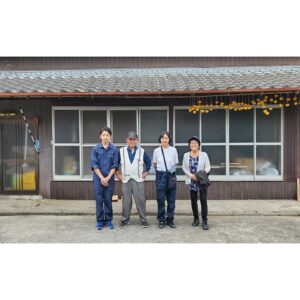 Naomi Zaizen Instagram - 🍙
100年以上頑張ってくれた田舎のお家🏡
これからの未来と、新たな思い出を作るための建て替え❗
最後に家族で📷️✨
たくさんの方に協力していただいて、色々楽しみながらやってます😁

明日13日放送の「有吉ゼミ」にも、注目してくださいね！🤗
🍙
#田舎のお家🏡 #建て替え #未来と #新たな思い出作りに #ご先祖さまに #みなさんに #家族に #感謝 #有吉ゼミ #直見工房 #財前直見 #🍙