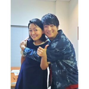 Naomi Zaizen Instagram - 🍙
息子に会いました🌷
息子です❗って声が聞こえたと思ったら😄🎵
なんと愛くるしい🤗
🍙
#上地雄輔 くん #愛くるしい #息子 #光る君へ #道綱💕道綱💕道綱💕 #道綱の母 #財前直見 #🍙