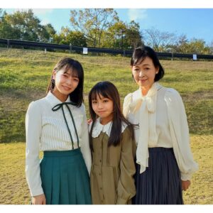 Naomi Zaizen Instagram - 🍙
今日は、2022 第45回全国育樹祭が大分の昭和電工武道スポーツセンターで行われ、同じ大分出身の、白石花恋ちゃんや佐藤くららちゃん、そしてたくさんの皆さんと一緒に、メインテーマアトラクションに参加させていただきました🤗
そこでは森林の大切さを再認識！
さらに、佐藤くららちゃんのキレイでパワフルな歌声と、みんなのダンスに圧倒されました！
秋篠宮ご夫妻もいらっしゃって、ちょっとしたエピソードも披露しちゃいました😊
🍙
#大分 #育樹祭 #昭和電工武道スポーツセンター #白石花恋 ちゃん #佐藤くらら ちゃん #キレイでパワフルな歌声 #たくさんの皆さん #ダンス #秋篠宮ご夫妻 #エピソード #日田下駄 #財前直見 #🍙
🍙
#hanae mori