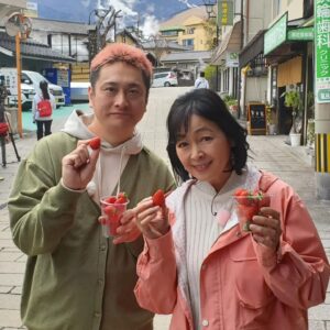Naomi Zaizen Instagram - 🍙
OAB「れじゃぐる」はどうでしたか？
今回は、別府で地獄蒸しを味わってきました😋
JPと一緒に巡った「大分サステナブルガストロノミー」の旅は今回が最終回でした😊
大分の新たな一面が見えましたよね❗
全国にもいろいろな「サスガス」がたくさんあるはずです
皆さんも是非探し出して紹介してください❗🤗
また「サスガス」の旅が出来ることを楽しみにしています🎵
🍙
#大分 #OAB #れじゃぐる #サステナブルガストロノミー #別府 #地獄蒸し #サスガッス！ #JP #財前直見 #🍙