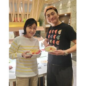 Naomi Zaizen Instagram - 🍙
JPと大分の亜李蘭別邸にて🤗
東京や全国にあったらいいのにね～🎵
感動の優越感と美味しさ❗
🍙
今日の大河も観てね～🎵
🍙
#JP #大分 #焼肉 #亜李蘭別邸 #至福の時 #大河ドラマ #光る君へ #道綱道綱道綱 #財前直見 #🍙