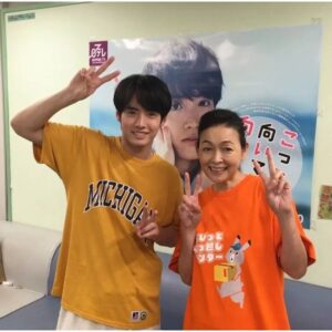 Naomi Zaizen Instagram - 🍙
もうひとりのうちの息子は、ちゃんとみつけられるかしら？
こたえは人それぞれだけど
悟も麻美も元気くんも
愛❤️だろ愛❤️
🍙
「こっち向いてよ向井くん」も、いよいよ今日が最終回！
お見逃しなく🤗
🍙
#こっち向いてよ向井くん #向井悟 #赤楚衛二 さん #麻美 #藤原さくら ちゃん #元気くん #岡山天音 くん #公子 #財前直見 #愛❤️だろ愛❤️ #🍙