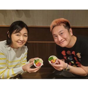 Naomi Zaizen Instagram - 🍙
JPと大分の亜李蘭別邸にて🤗
東京や全国にあったらいいのにね～🎵
感動の優越感と美味しさ❗
🍙
今日の大河も観てね～🎵
🍙
#JP #大分 #焼肉 #亜李蘭別邸 #至福の時 #大河ドラマ #光る君へ #道綱道綱道綱 #財前直見 #🍙
