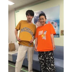 Naomi Zaizen Instagram - 🍙
もうひとりのうちの息子は、ちゃんとみつけられるかしら？
こたえは人それぞれだけど
悟も麻美も元気くんも
愛❤️だろ愛❤️
🍙
「こっち向いてよ向井くん」も、いよいよ今日が最終回！
お見逃しなく🤗
🍙
#こっち向いてよ向井くん #向井悟 #赤楚衛二 さん #麻美 #藤原さくら ちゃん #元気くん #岡山天音 くん #公子 #財前直見 #愛❤️だろ愛❤️ #🍙