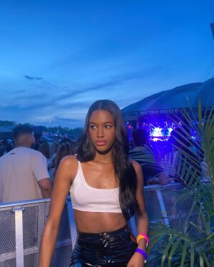 Naomy Instagram - Festival season is upon us ⚡️ @festivalmetrometro