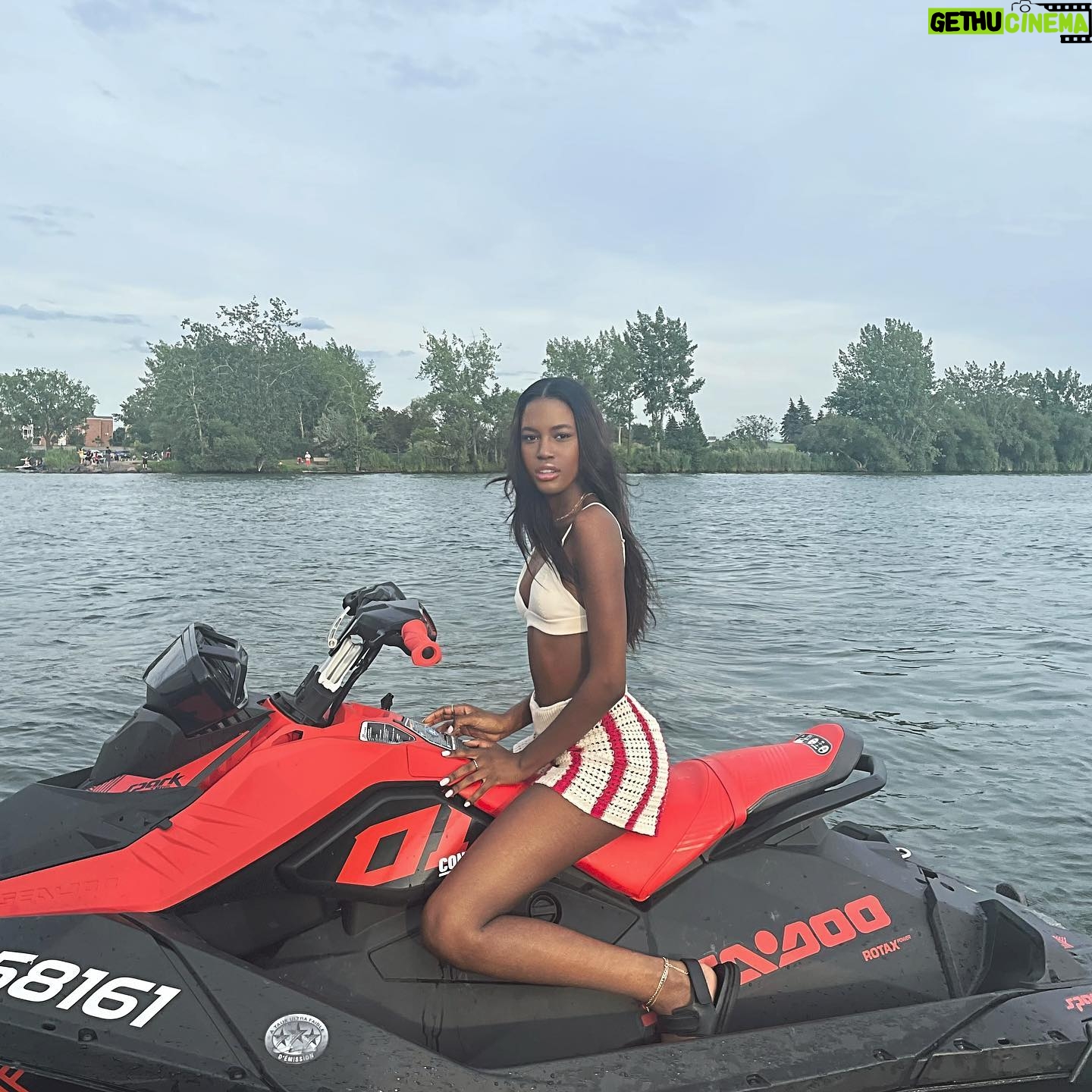 Naomy - 1.7K Likes - Riding my own wave 🌊
Thanks to @jetskimtl 💦