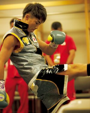 Naoya Inoue Instagram - 2018年から5年以上にわたっての密着ドキュメンタリー写真集が本日発売になりました！

５年の軌跡が一冊に凝縮されてるので、是非チェックしてみて下さい☝️

#井上尚弥