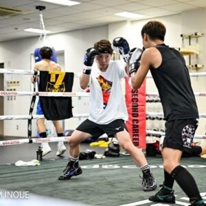 Naoya Inoue Instagram - そろそろ本格的にスパーリングも開始して12月に向けて整えますか！！

#👑👑👑👑