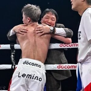 Naoya Inoue Instagram - ニ階級四団体制覇やりました👑👑👑👑
今年も皆さんにもの凄い景色を見させていただきました！！
四本のベルトを巻いてリングから見る景色は最高でした、、
応援ありがとうございました✌🏻

#井上尚弥