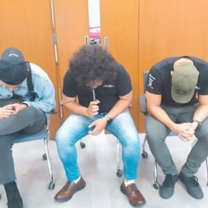 Nas-T Instagram - Kami dah tak nak jadi Paskau dan Cameraman..nak jadi Penyanyi pulak..terimalah Selagi Bernyawa versi kami 🤦🏻‍♂️

🎥 : @imancorinneadrienne 

Teruskan menonton filem Air Force The Movie : Selagi Bernyawa 🫡

#airforcethemovie #selagibernyawa