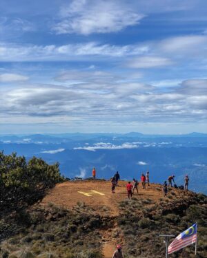 Nas-T Instagram - We survived Gunung Kinabalu ! it was the best and also the worst experience in my life hahah..we had to climb 6km up under bad weather..8 hours of climb with non stop heavy rain.Tempreture was 6c and all of our clothes and bags were soaked wet

But worth all the effort 🔥 Its a wrap for Legasi Wira Merah 👨‍🚒 #LegasiWiraMerah #BombaTheMovie