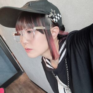 Nasuo Instagram - 🩹🖤💭🎵🤍📞