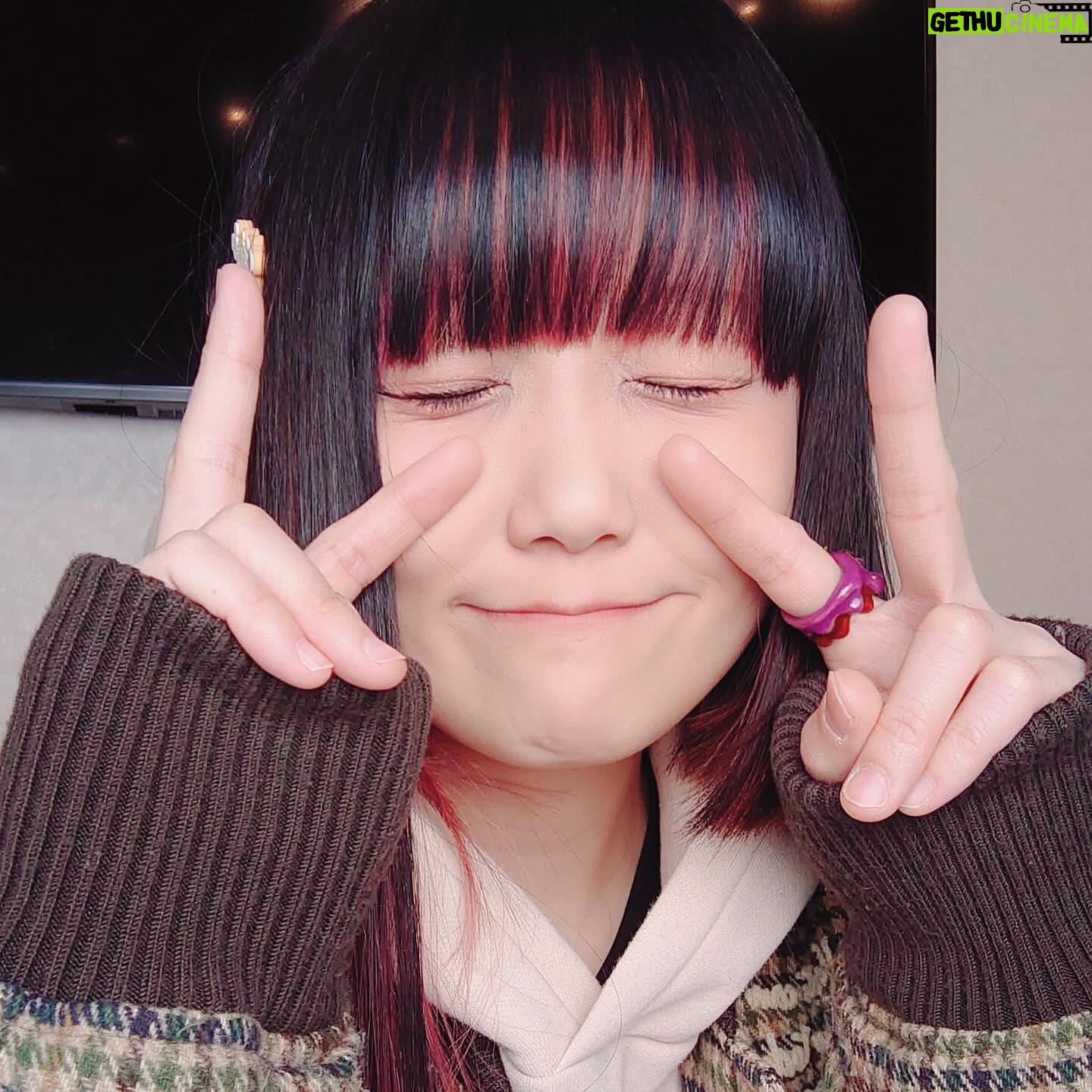 Nasuo - 2.2K Likes - ✌(´>ω<`)✌