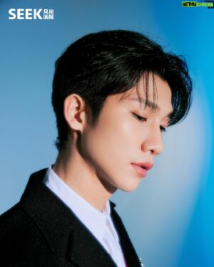 Nat Chen Instagram - 咖啡廳場景拍完後有店員小姐姐請的冰美式
離開前小姐姐邀請我進入她的直播間打招呼😂
用上了大雄哥請朋友教我的韓文
祝她的粉絲「新年快樂」🥳
「ㄙㄟ嘿波馬膩趴ㄉㄥˋㄙㄟ呦」
真的是讚讚讚棒棒棒🤩
