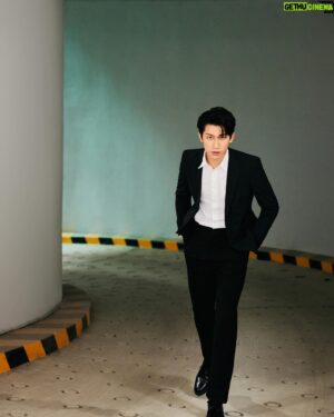 Nat Chen Instagram - 咖啡廳場景拍完後有店員小姐姐請的冰美式
離開前小姐姐邀請我進入她的直播間打招呼😂
用上了大雄哥請朋友教我的韓文
祝她的粉絲「新年快樂」🥳
「ㄙㄟ嘿波馬膩趴ㄉㄥˋㄙㄟ呦」
真的是讚讚讚棒棒棒🤩