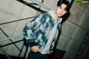 Nat Chen Instagram - 第二天的時裝週體驗
多了兩位的陪伴
透過翻譯交流了許多
當然也夾雜著很多肢體語言😂
看到了柏生初雪❄️
吃到了烤五花肉、烤後頸肉、烤排骨、大醬湯、豬蹄、紫菜飯捲、炸醬麵、糖醋肉、糖餅😋
@seoulfashionweek_official 
@maison_nica 
#首爾時裝週 #seoulfashionweek