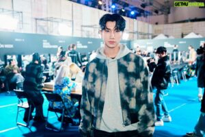 Nat Chen Instagram - 第二天的時裝週體驗
多了兩位的陪伴
透過翻譯交流了許多
當然也夾雜著很多肢體語言😂
看到了柏生初雪❄️
吃到了烤五花肉、烤後頸肉、烤排骨、大醬湯、豬蹄、紫菜飯捲、炸醬麵、糖醋肉、糖餅😋
@seoulfashionweek_official 
@maison_nica 
#首爾時裝週 #seoulfashionweek