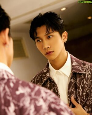 Nat Chen Instagram - 聖誕節快樂🎄
用照片來回憶一下12/23🥰
要一直開開心心舒舒服服喔🫶
衣服： @dycteam 
髮型： @kimberhuang 
化妝： @backstage_curry 
攝影： @liao_visual 
#奇蹟 #奇蹟台北見面會 #聖誕快樂