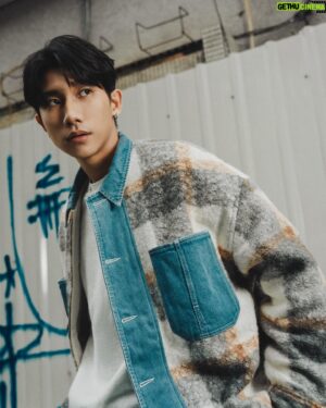 Nat Chen Instagram - 一上台 打完招呼
音樂下 準備開唱
明明是熟悉的歌曲
莫名的開始緊張
我笑著請K4幫我一起開頭
直到第一段副歌結束
我才回到最自在的自己
又多了一個初體驗～
謝謝 @kiseki_dear.to.me 大家庭
謝謝 @lisley 給我們一個這麼棒的舞台
謝謝典愷桐及所有學長們❤️
@louis_abcd 
@kaihsu_ @taro_yu_tung 
👕： @five_cm_tw @fivecm_a11 
#奇蹟 #演唱會
#ootd #style