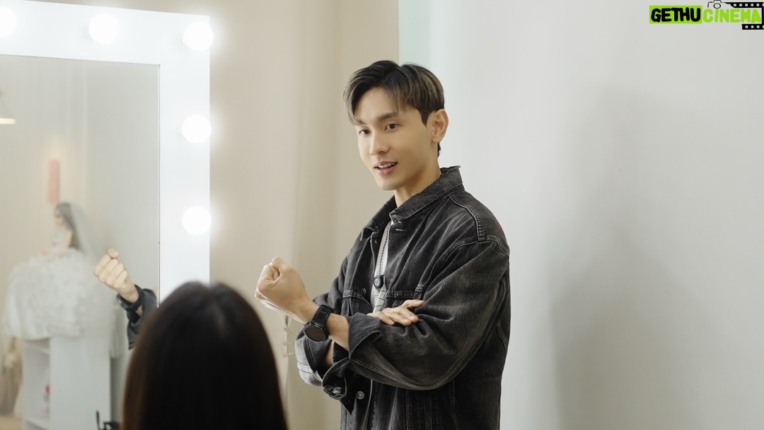 Nat Thewphaingam - 4.5K Likes - Natthew The Passion
Fitness Passion in Korea
17-18 May 2024 Diary
”N.A.T.E. body profile creation และฉันที่จะเป็นทุกอย่างให้เธอแล้ว“
วันที่ 17-18 พฤษภาคม เป็นวันที่สำคัญของผมและนักเรียน N.A.T.E. Body Profile Creation ทุกคนที่มาเกาหลีพร้อมกันกับผม ในทริปนี้ผมดีลกับสตูดิโอ MYOSA ไว้ 2 วัน แบ่งเป็นการถ่ายรูปของ นร.หญิง วันที่17 และ นร.ชาย วันที่18
ผมรับหน้าที่เป็นคนดูแล พาทุกคนไปถ่ายรูปที่สตูดิโอ โดยพาเดินทางโดยรถไฟใต้ดิน จากที่พักย่าน Hapjeong ไปที่สตูดิโอย่าน Magok
เราทุกคนต้องไปแต่งหน้า-ทำผมกันที่ Salon ก่อนไปที่สตูดิโอ ซึ่งทั้งสองที่ห่างกันแค่ 1 ช่วงตึก และด้วยอากาศที่เย็นสบาย การเดินจากที่หนึ่งไปยังอีกที่หนึ่งก็เป็นเรื่องชิล ไม่ยมเหงื่อตก หรือหน้าเยิ้มแบบอยู่บ้านเราไทยแลนด์
ที่สตูดิโอ เราได้รับการช่วยเหลือจากน้องฝน ที่รับงานล่ามให้เราทั้งสองวัน
ส่วนผม ก็มีหน้าที่ดูแลนักเรียน ช่วยให้คำแนะนำในการเตรียมตัวถ่ายรูป อย่างสุดความสามารถที่สุด
ทุกอย่างราบรื่นดี สนุกมากๆ และดีใจมากๆ ที่ได้เป็นส่วนหนึ่งของประสบการณ์ยิ่งใหญ่ครั้งหนึ่งในชีวิตของนักเรียนทุกคนนะครับ
@natehealthylife
#fitnessmotivation #fitness
