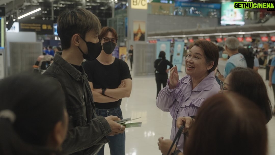 Nat Thewphaingam - 3.5K Likes - 🇹🇭✈️ 🇰🇷
การเดินทางที่แสนพิเศษของผม ที่เสมือนว่าเป็นหนทางที่ ต้องก้าวเดินคนเดียว แต่ที่จริงแล้ว
มันคือการเดินทาง ที่รายล้อมไปด้วยกำลังใจ
ล่าฝัน … ทำมาตั้งแต่ อายุ18 จนปัจจุบันก็ยังทำอยู่
และจำทำต่อไปจนกว่าฝันนั้นจะเป็นจริง
ผมไป Fitness training PT ที่เกาหลีใต้ 2เดือน (ปีที่แล้วผมได้มาฝึก 20วัน รู้สึกว่ามันสั้นไป อยากฝึกเพิ่มอีก)
ผมชอบหุ่น Fitness Model แบบเกาหลี ผมเลยคิดว่า ผมต้องฝึก กับต้นฉบับออริจินัล เลย ลางาน Onsite ทั้งหมดเพื่อการนี้
การฝึกฝนนับจากนี้ จะลองสัมผัสความเข้มข้น ที่ไม่ใช่ การถ่าย Photo Shoot แต่ อยาก สัมผัสความเข้มข้นแบบ Fitness model จริงๆ ว่าเป็นอย่างไร
ผมจะอัพเดท ชีวิตผมที่นี่เสมอ ให้เหมือนเป็นไดอารี่เล่มหนึ่ง
❤️ขอบคุณทุกแรงสนับสนุนนะครับ
💚ขอบคุณพลังจากครอบครัวทิวไผ่งาม
💜ขอบคุณกำลังใจจากแฟนคลับทุกคน
🩵ขอบคุณพื้นที่อบอุ่นจากเพื่อนรักทุกกลุ่ม
🩷ขอบคุณ นักเรียน N.A.T.E. หลายๆท่านที่ ให้กำลังใจ ให้ความเคารพ ให้เกียรติ และยอมพักเรียน ออนไซต์ด้วยความเข้าใจ เมื่อผม กลับมา จาก ประสบการณ์ครั้งนี้ ผมเชื่อว่า ผมจะมีเทคนิคพิเศษๆสไตล์ เอเชี่ยน ฟิตเนสโมเดล มาสอนทุกคนเพิ่มเติมแน่นอน
#fitnessmotivation #fitnessmodel