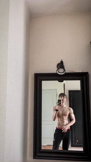 Nat Thewphaingam Instagram - Body Check ก่อนมาเกาหลึ 💪

#fitnessmotivation #fitnessmodel