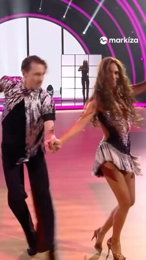 Natália Glosíková Instagram - Výmena partnerov osviežila aj Jurajov tanec 🔥 S Natáliou predviedli jednu sexy zmyselnú cha chu 🕺🏻 Čo vravíte na ich vystúpenie? 😍

🪩 Celú siedmu epizódu si môžete pozrieť kedykoľvek na Voyo. 

#tvmarkiza #letsdance #letsdancemarkiza #lsd #dance #show #voyo