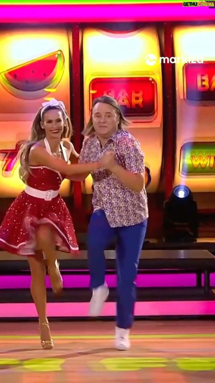 Natália Glosíková - 1.8K Likes - Janko Tribula opäť zahviezdil 🤩 Ich energický jive postavil na nohy všetkých 🕺🏻 Ako ste si užili ich tanec vy?
🪩 Všetky vystúpenia nájdete na našom webe (link v bio a v príbehu).
#tvmarkiza #letsdance #letsdancemarkiza #lsd #dance #show