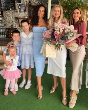 Natália Glosíková Instagram - Za všetko, kým som, alebo v čo dúfam, že budem, vďačím tebe mami🤍 @janaglosikova Všetko najlepšie tej najúžasnejšej mame a babke pod slnkom🙌🏼 sme jej vďačné za veľa🤍