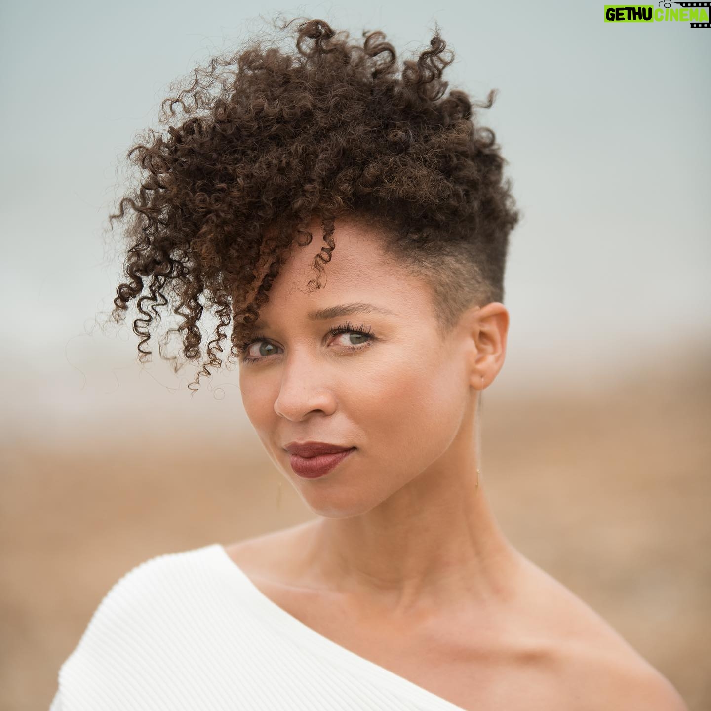 Natalie Gumede - 2.1K Likes - Well this is a story
All about how
My life got flipped
Turned upside down
And I’d like to take a minute
Just sit right there
I’ll tell you how a pandemic
Made me go and chop my hair 😜
💇🏽♀️ @benjibrad
📸 @thequeenofbeing
Not my most authentic poem, but my most authentic self yet 💛
#bigchop #naturalhair #newbeginnings #brightonbeach #brighton #hove #actorheadshots #actorslife