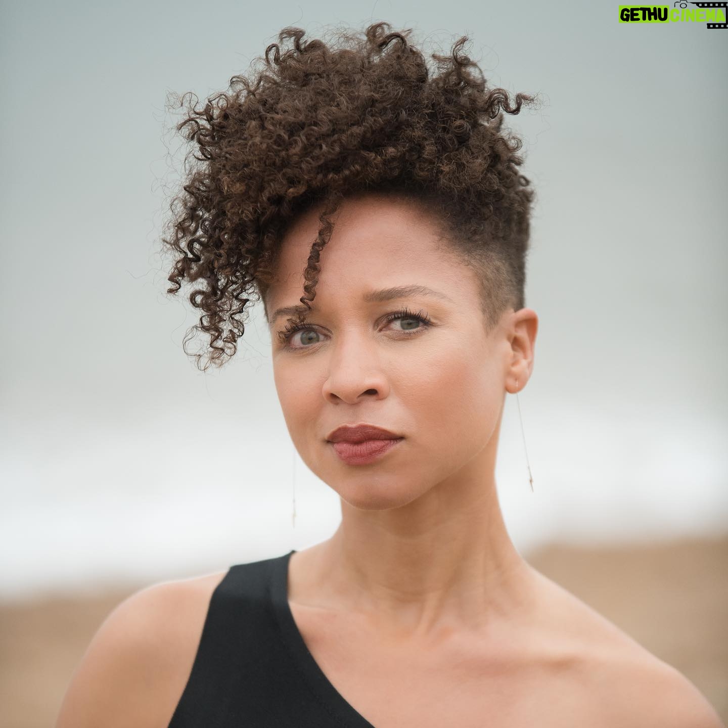 Natalie Gumede - 2.1K Likes - Well this is a story
All about how
My life got flipped
Turned upside down
And I’d like to take a minute
Just sit right there
I’ll tell you how a pandemic
Made me go and chop my hair 😜
💇🏽♀️ @benjibrad
📸 @thequeenofbeing
Not my most authentic poem, but my most authentic self yet 💛
#bigchop #naturalhair #newbeginnings #brightonbeach #brighton #hove #actorheadshots #actorslife