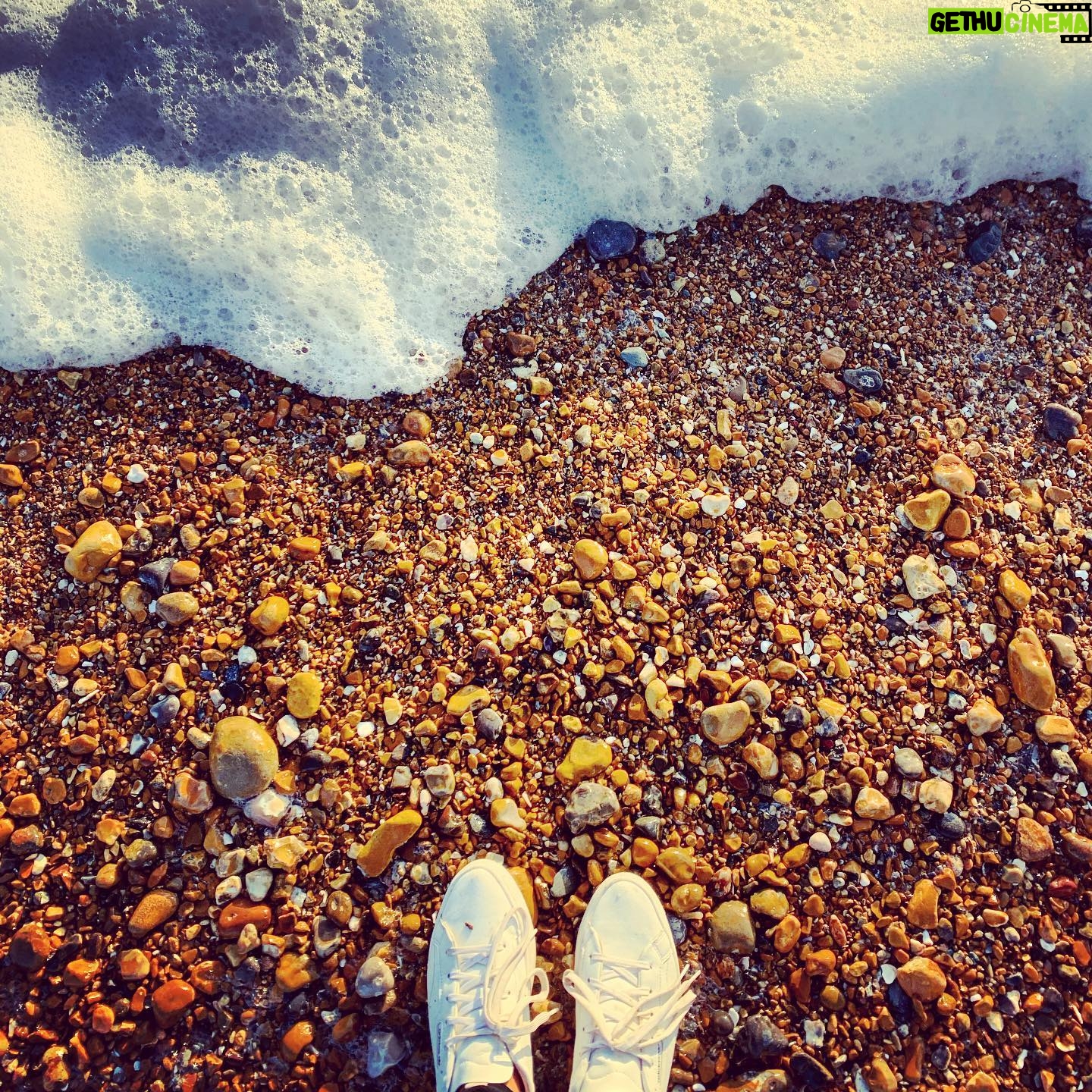 Natalie Gumede - 618 Likes - Thinking on times that turn life’s tide
Do you ever see them coming?
More than a gentle lap of a wave
Every bit of your being is humming
Don’t fight the current
Or try to resist
These feelings - though they may feel heady
Lean into this force of nature’s caress
Your feet will get wet - are you ready?
#cc #poetry #brightonandhove #love #261120