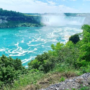 Natalie Gumede Instagram - Quite honestly, it was was impossible for an amateur like me to capture the incredible might of Niagara Falls - far away and you couldn’t capture the detail or perspective - close up and you were attacked by water (and I mean - it’s an assault! 😂). Fuming with that mascara btw! 🤣🤣 But I’m so glad I spent the day with one of nature’s wonders💙. Not pictured - how I ended the day with another one of nature’s wonders - wine at the amazing Southbrook Vineyards ☺️🍷#Niagarafalls #skylontower #inthemist #tourist #canada #actorslife #onlocation