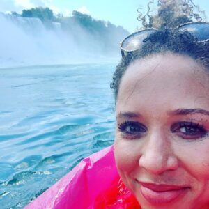 Natalie Gumede Instagram - Quite honestly, it was was impossible for an amateur like me to capture the incredible might of Niagara Falls - far away and you couldn’t capture the detail or perspective - close up and you were attacked by water (and I mean - it’s an assault! 😂). Fuming with that mascara btw! 🤣🤣 But I’m so glad I spent the day with one of nature’s wonders💙. Not pictured - how I ended the day with another one of nature’s wonders - wine at the amazing Southbrook Vineyards ☺️🍷#Niagarafalls #skylontower #inthemist #tourist #canada #actorslife #onlocation